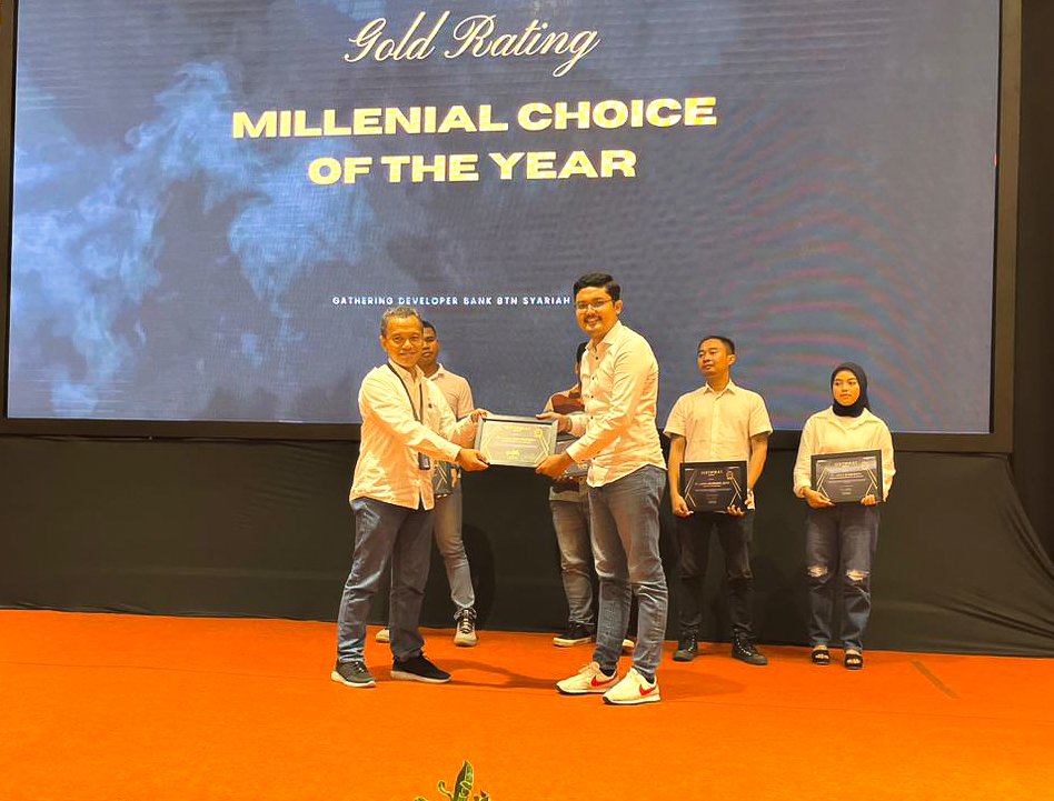 Penyerahan penghargaan Millennial Choice of The Year 2022 kepada PT. Meka Asia Properti